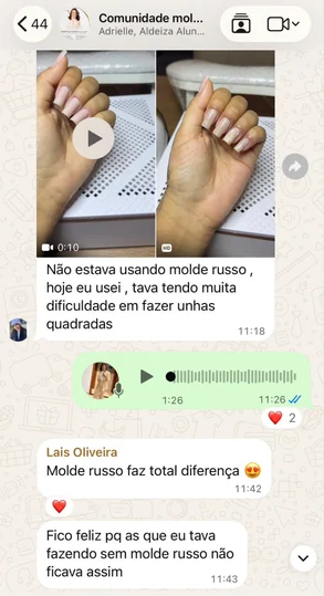 Grupo de alunas no WhatsApp: vídeo de unhas quadradas feitas com o molde e a mensagem “Não estava usando molde russo, hoje eu usei, tava tendo muita dificuldade em fazer unhas quadradas”.