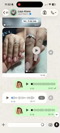 Conversa no WhatsApp com a aluna Lays: vídeos das unhas feitas por ela e mensagens de áudio.