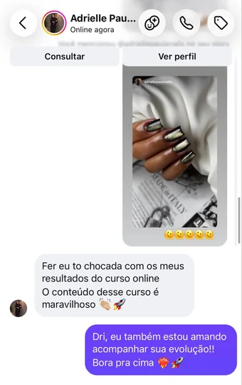 Mensagem de Adrielle no Instagram, com foto das unhas: “Fer, eu tô chocada com os meus resultados do curso online. O conteúdo desse curso é maravilhoso.”